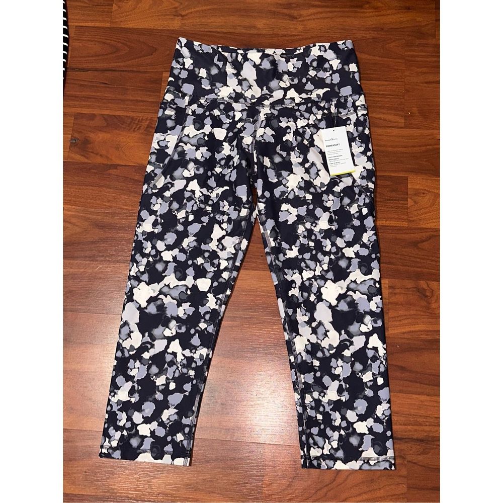 Practically new! OLD NAVY ACTIVE Ladies Large CAPRI LEGGINGS powersoft.